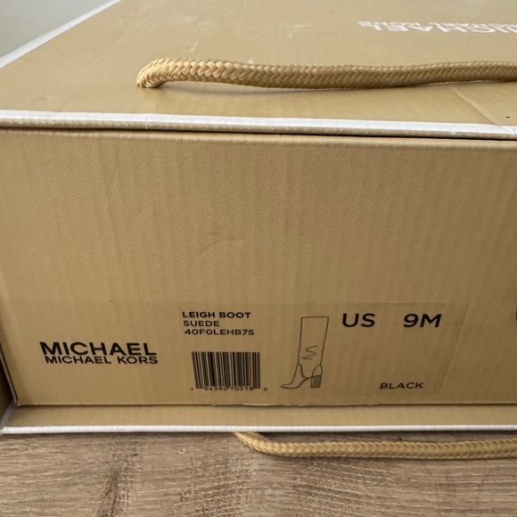 Michael Kors black suede Leigh boot - Picture 3 of 11